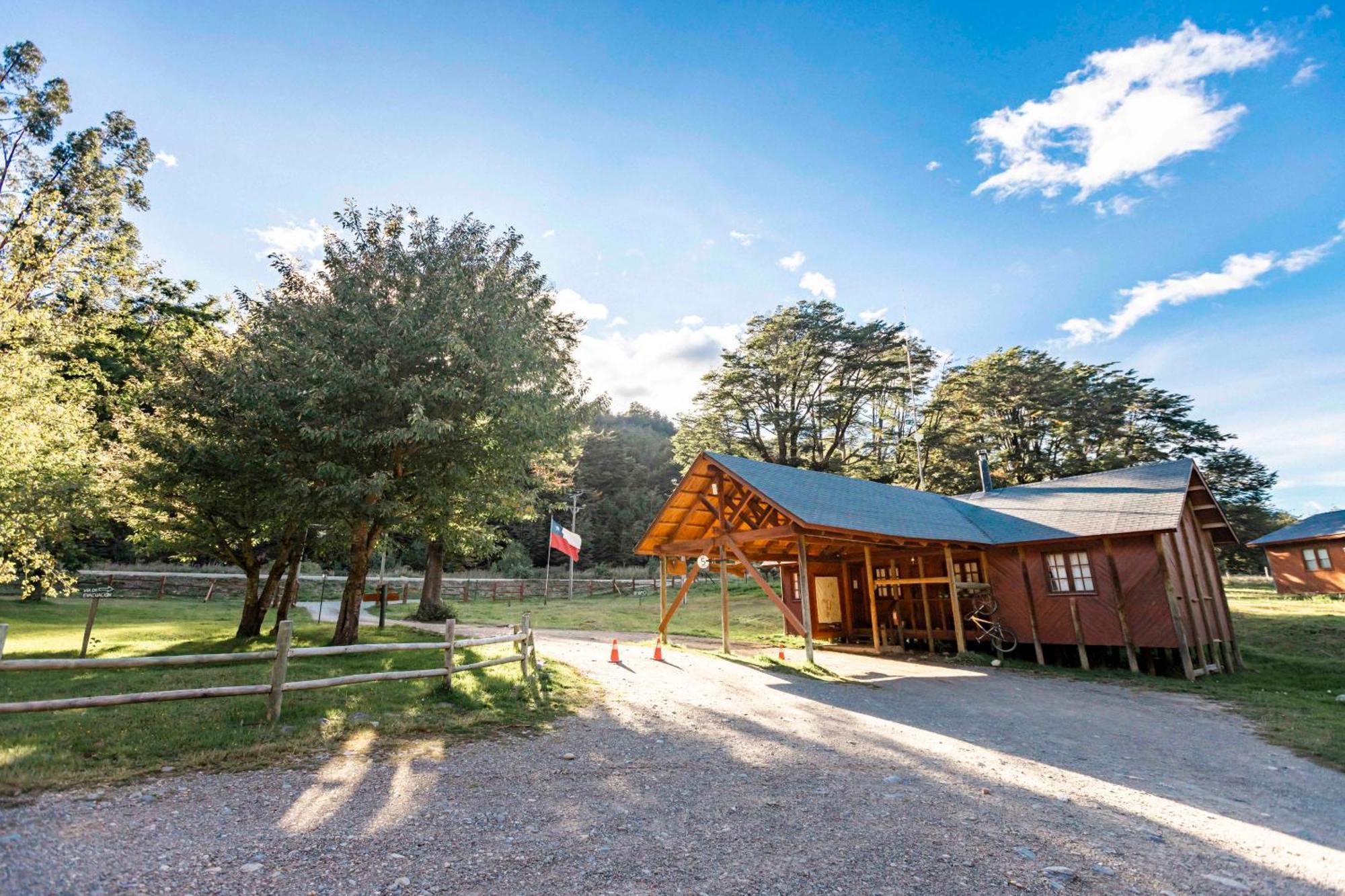 Green Baker Lodge Puerto Bertrand Екстер'єр фото